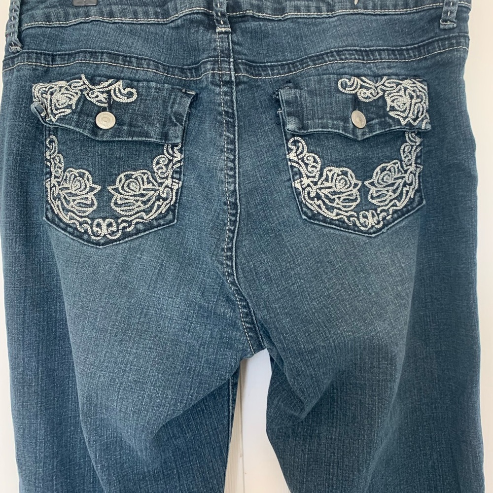 Y2K Flavour by Bubblegum Embroidered Floral Back Pockets Stretch Women's Sz 16